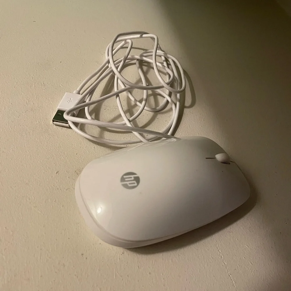 HP desktop with wired keyboard and mouse